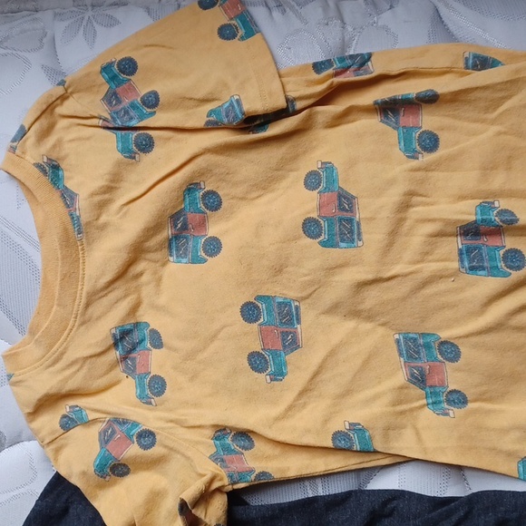 Bundle of 16 boys short sleeve tee shirts 5T, Old Navy, GAP, Garanamials… - Picture 8 of 16